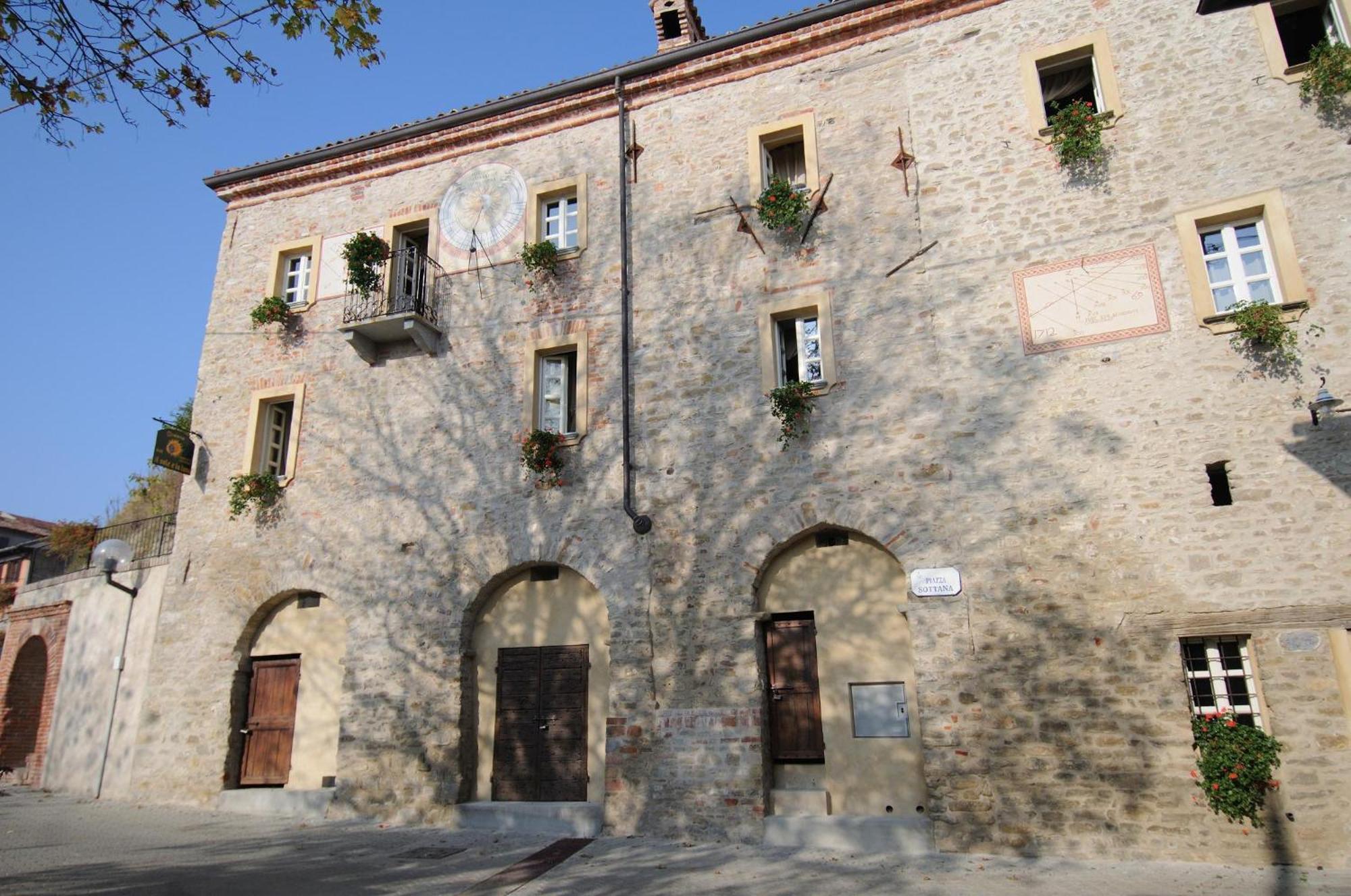 Dimora Storico Romantica Il Sole E La Luna Cerretto Langhe Dış mekan fotoğraf